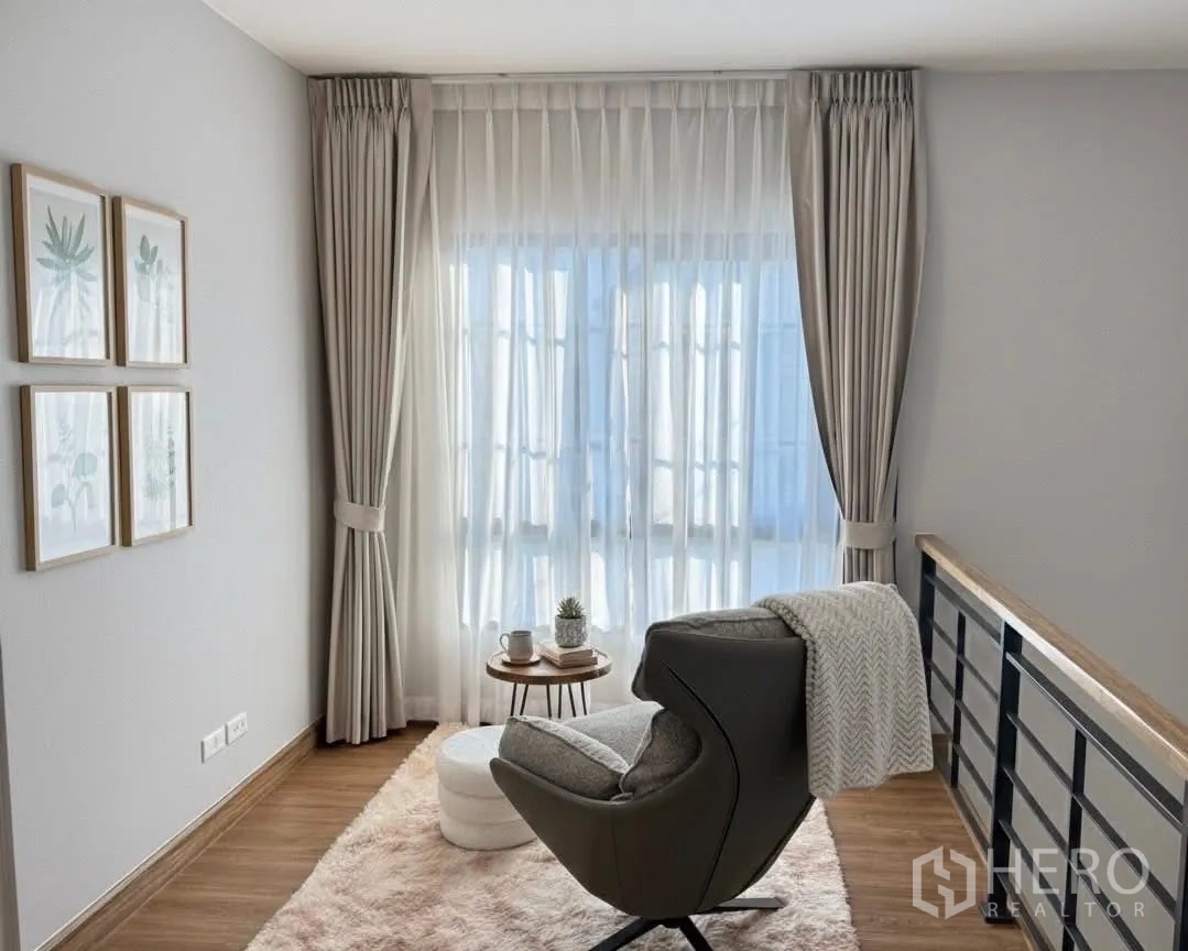 Detached House for rent in Bang Phli, Samut Prakan - Bright reading nook by large curtained windows with an armchair and soft rug.