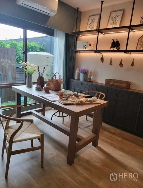 Detached House for rent in Bang Kapi, Bangkok - Bright dining or multipurpose room with wooden table, built-in shelving and garden-view window.