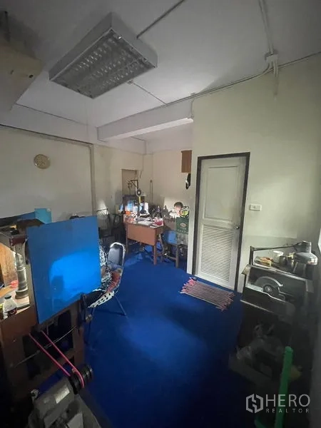 Home Office for sale in Yan Nawa, Bangkok - Compact office with blue carpet, desks, and a window.