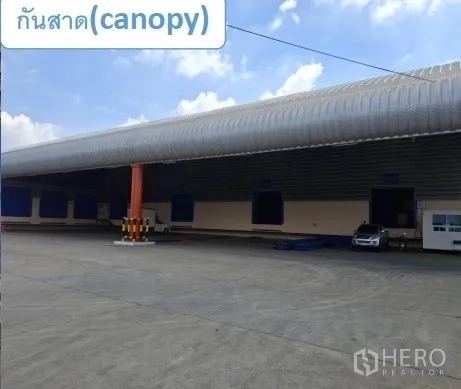 货栈 出租在Mueang Pathum Thani, Pathum Thani - 仓库装卸雨棚，带多个月台门