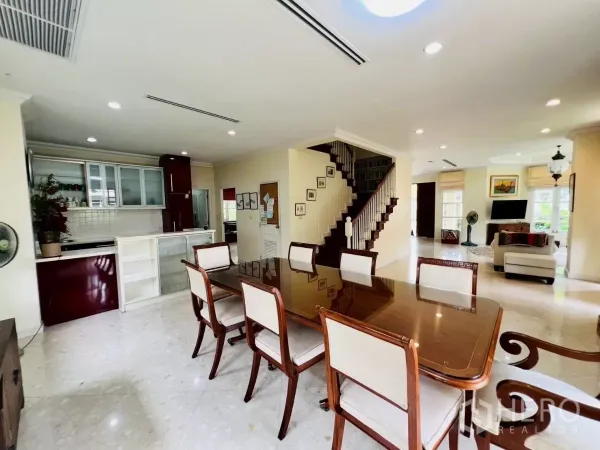 Detached House for rent in Prawet, Bangkok - Open-plan dining area connecting to the kitchen, staircase and recessed lighting.