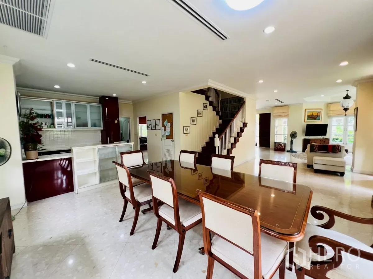 Detached House for rent in Prawet, Bangkok - Open-plan dining area connecting to the kitchen, staircase and recessed lighting.
