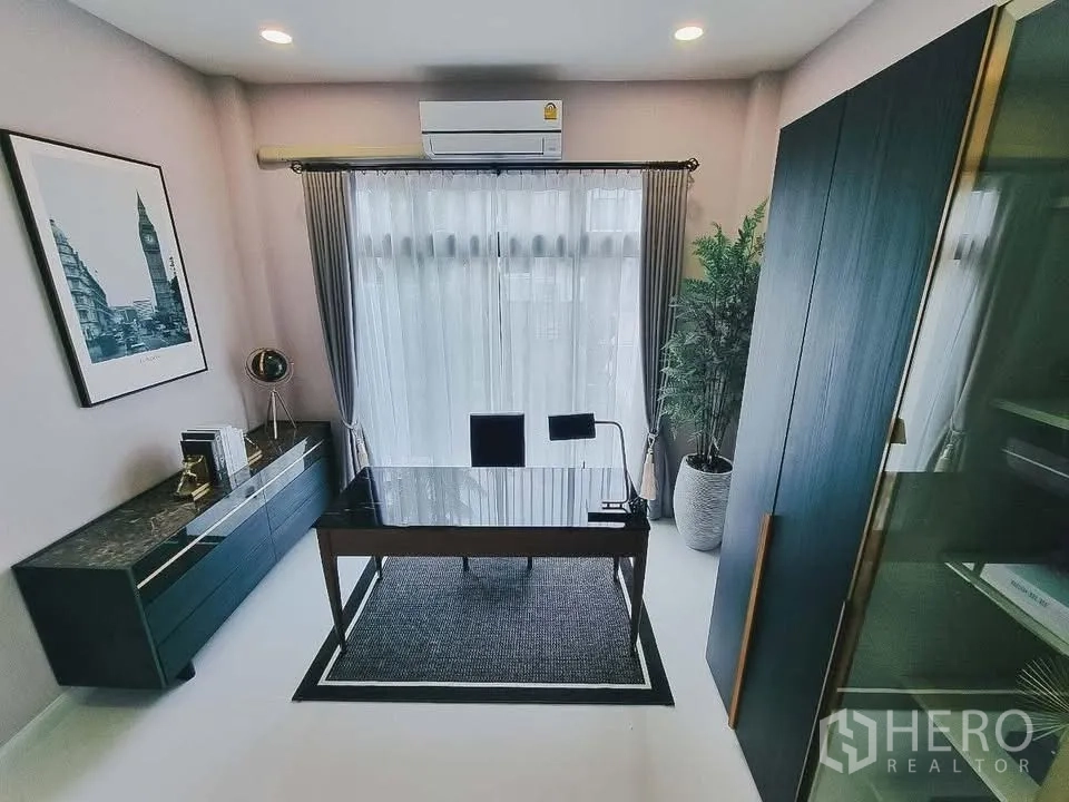 Detached House for rent or sale in Bang Phli, Samut Prakan - Another view of the study featuring a glass-top desk facing a bright window.
