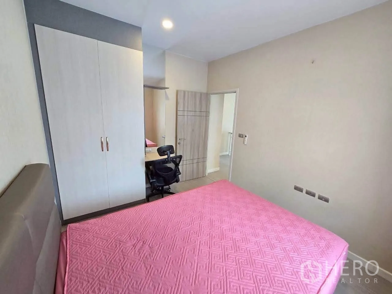 Detached House for rent or sale in Lat Krabang, Bangkok - Bedroom with pink bedding, wardrobe, desk, and office chair.
