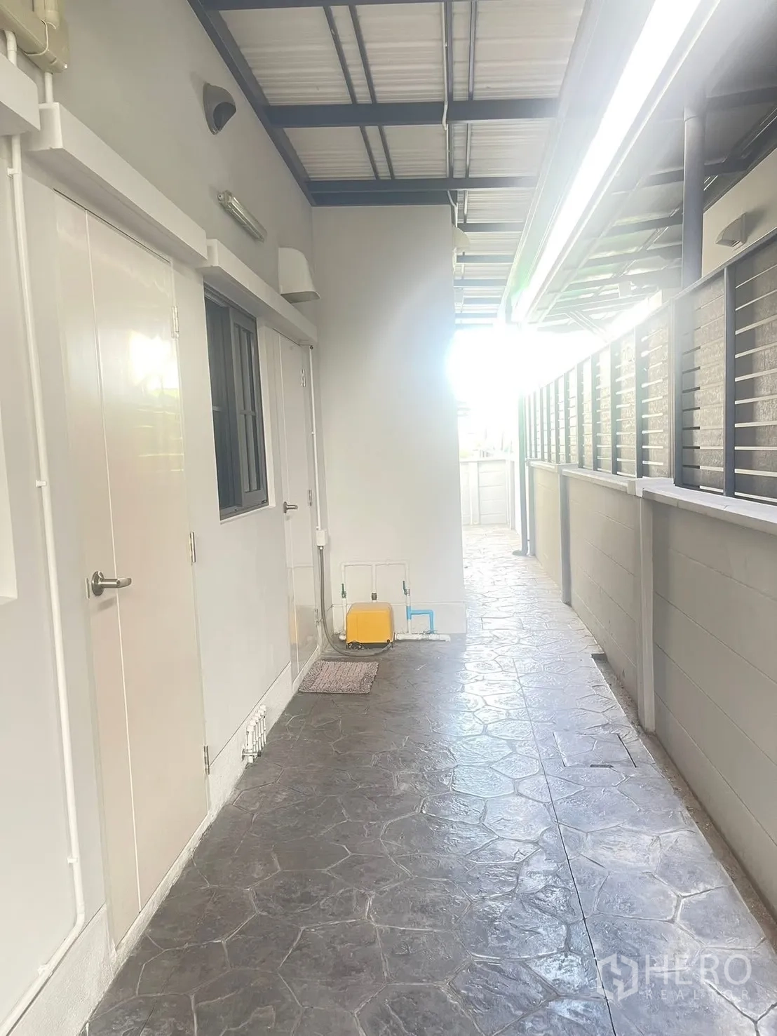 Detached House for rent in Bang Phli, Samut Prakan - Side service yard with covered walkway and utility access doors.