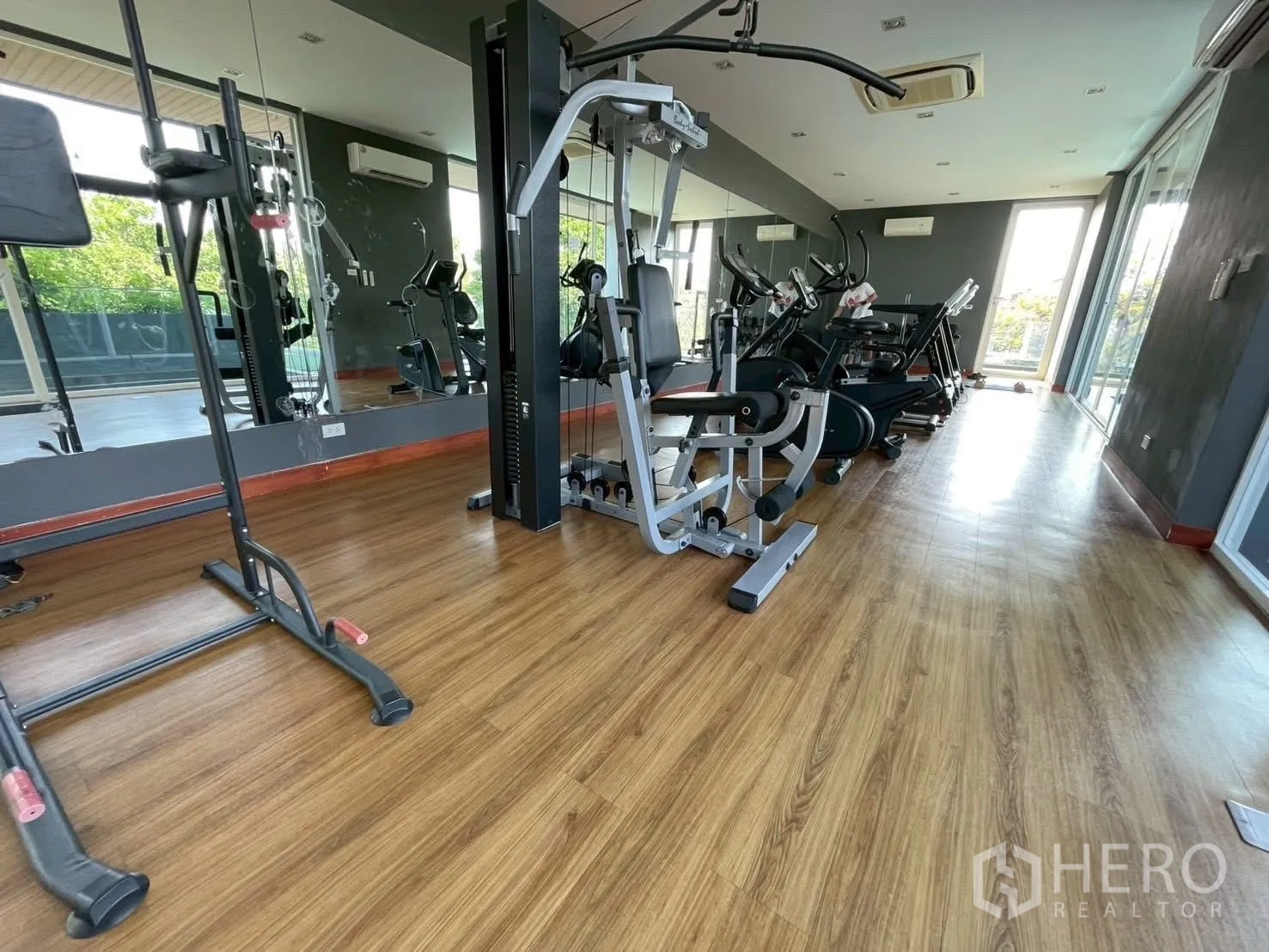Detached House for rent in Prawet, Bangkok - Fitness room with weight machines, cardio equipment and mirrored wall.