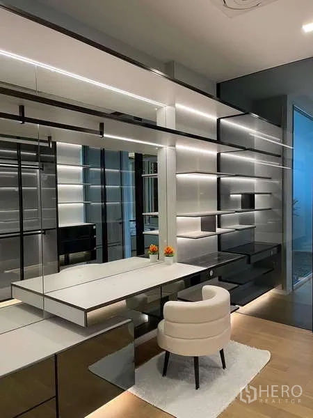 Detached House for rent in Bueng Kum, Bangkok - Custom walk-in dressing room with illuminated shelving, large mirror and vanity chair.