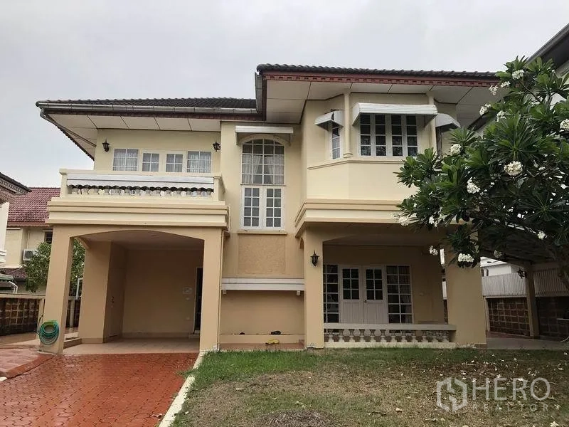 Detached House for rent - Two-storey detached house with carport, balcony and large front lawn in a gated compound.