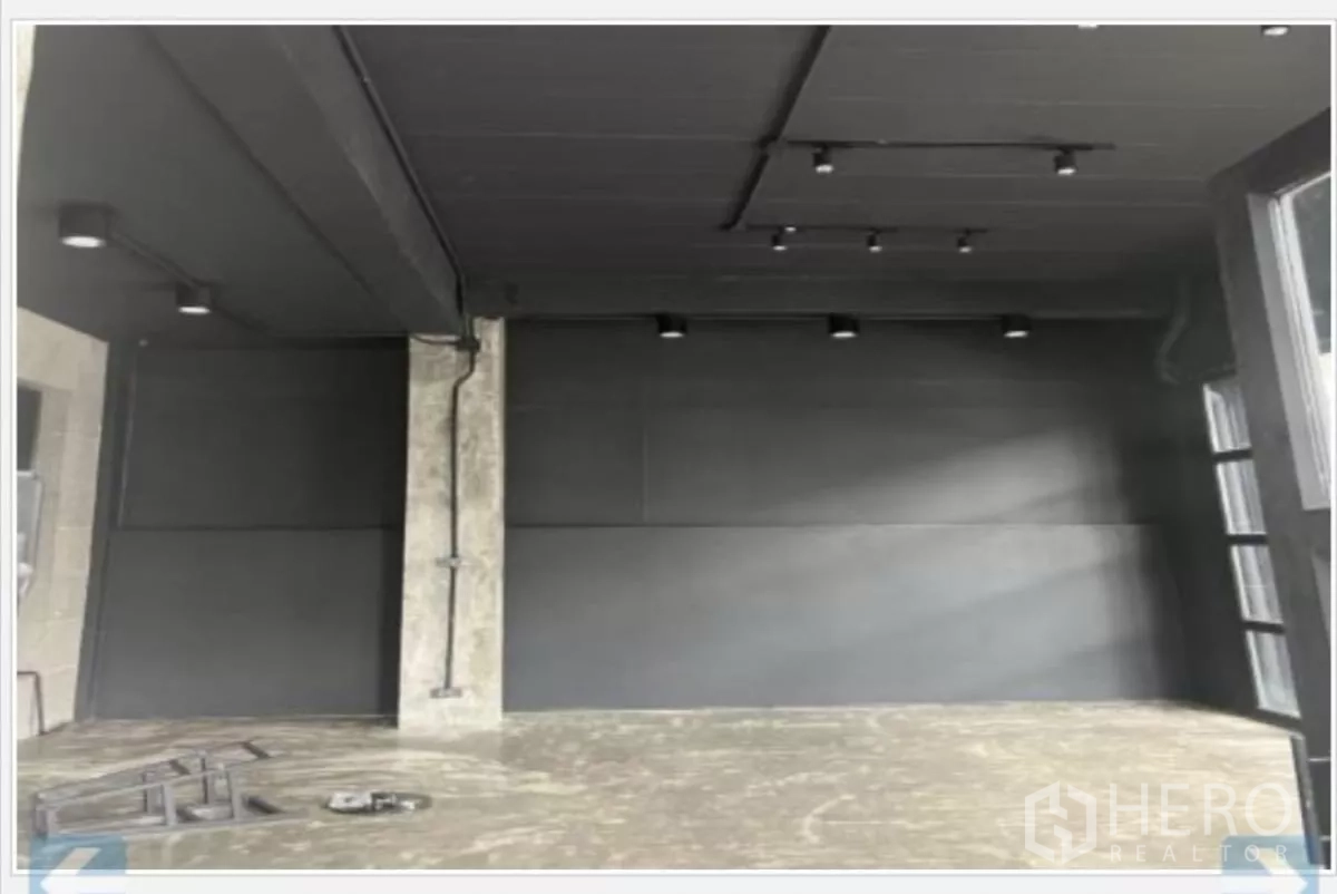 Home Office for rent in Wang Thonglang, Bangkok - Ground-floor showroom with concrete floor, exposed pillar, and track lighting.