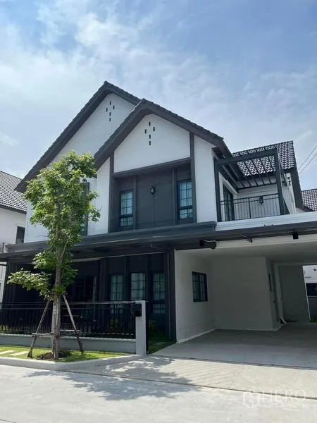 Detached House for rent in Bang Phli, Samut Prakan - Contemporary two-storey detached house in Bang Phli with gabled roof, small lawn and gated frontage.