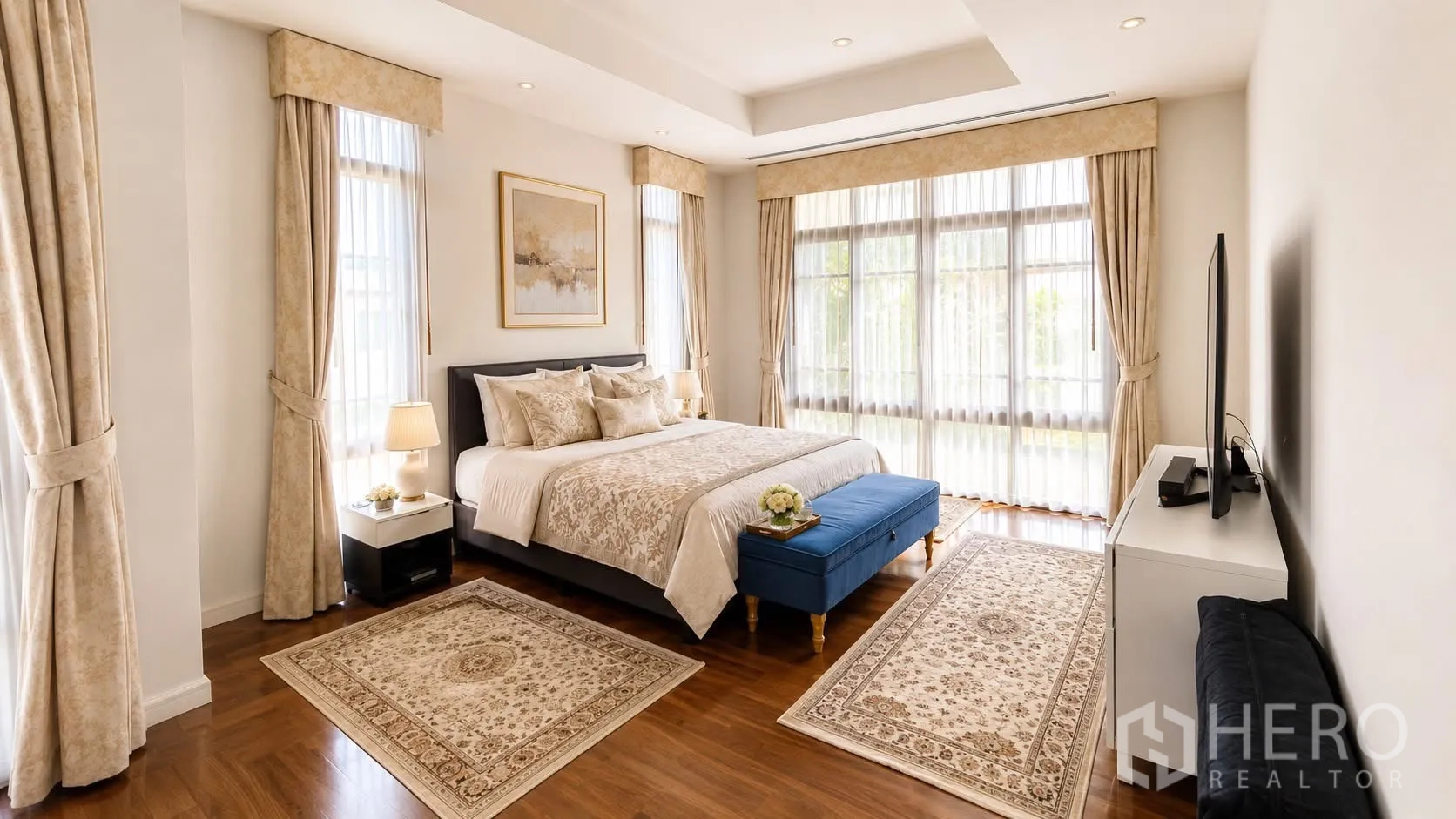 Detached House for rent in Watthana, Bangkok - Elegant master bedroom with king bed, large windows and area rugs.