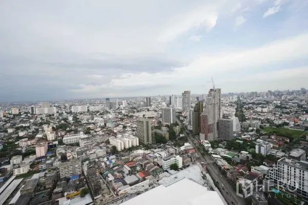 คอนโด ให้เช่า - วิวสกายไลน์มุมสูงเหนือย่านจตุจักรและถนนพหลโยธิน.