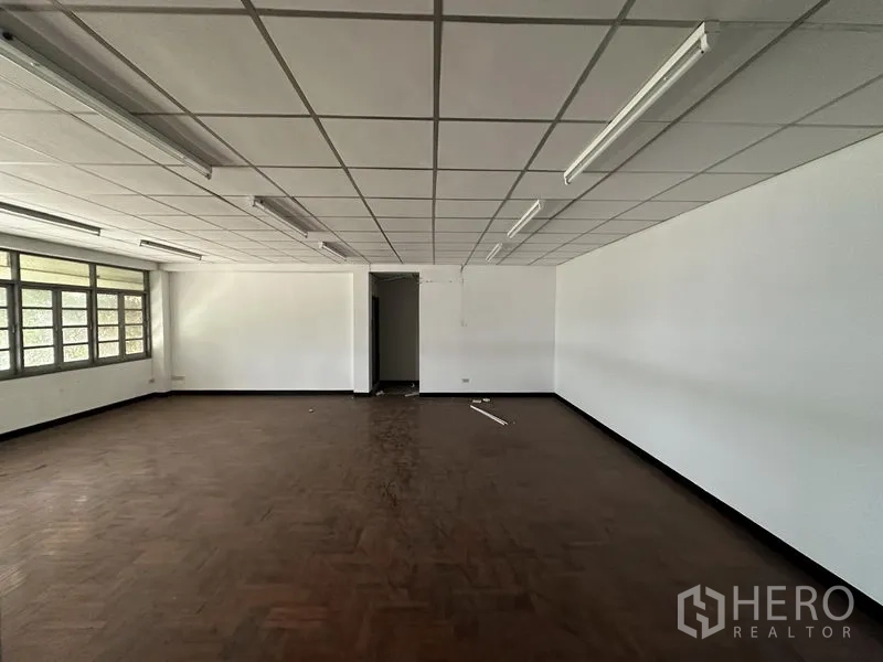 Home Office for rent in Khan Na Yao, Bangkok - Private office room with parquet flooring, grid ceiling and louvered windows.