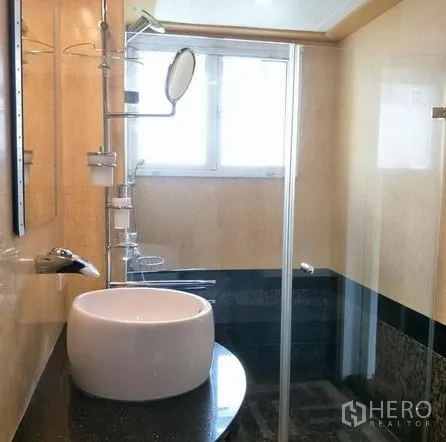 Condominium for rent or sale in Watthana, Bangkok - Bathroom with a glass‑enclosed shower, round vessel sink and a window for natural light.