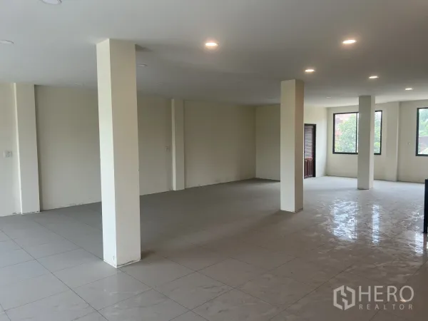 Home Office for rent in Suan Luang, Bangkok - Spacious open-plan office level with multiple windows, downlights and tiled floor.
