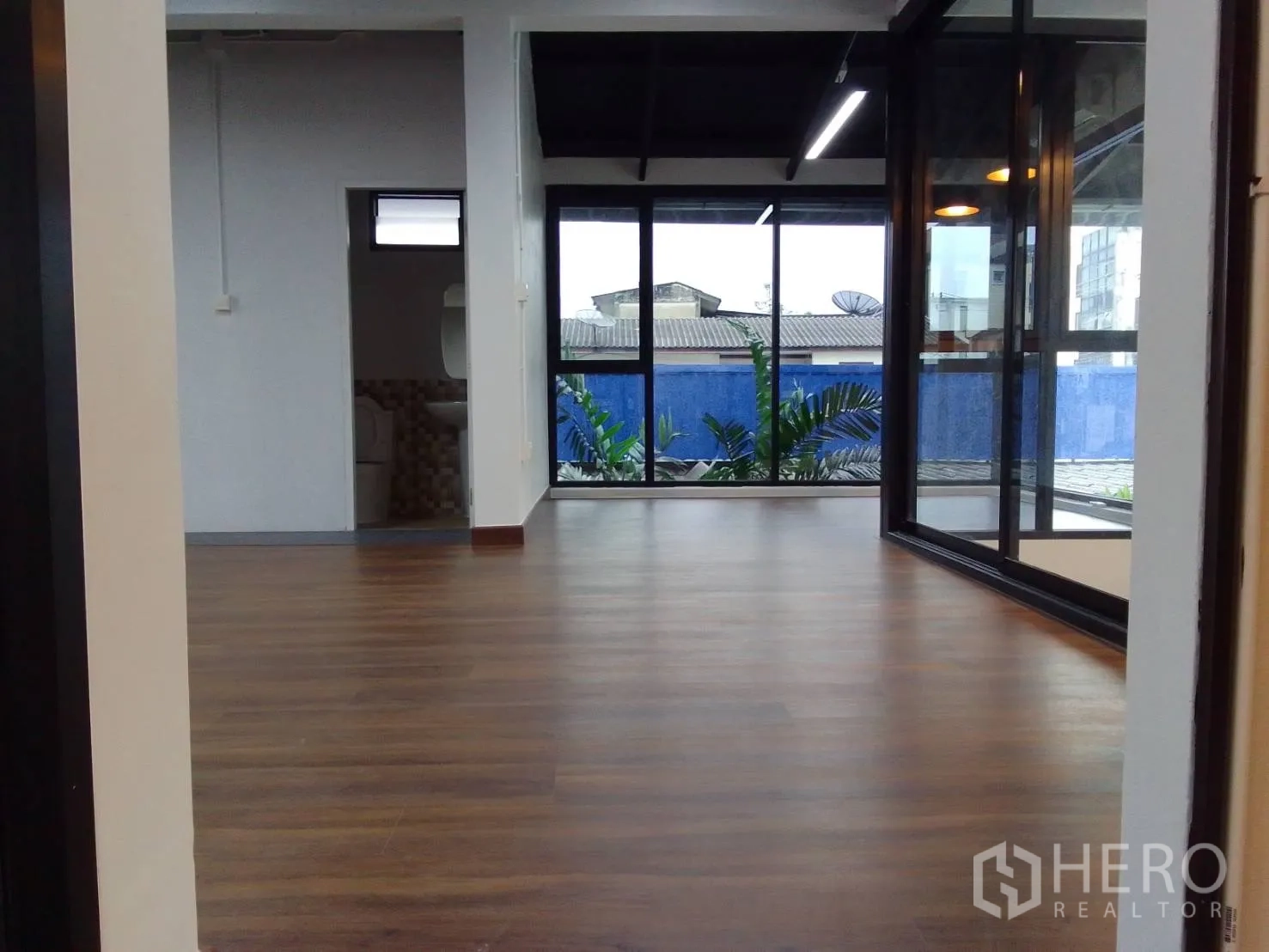 Home Office for rent in Wang Thonglang, Bangkok - Open workspace with wood floors, glass partitions and access to restrooms