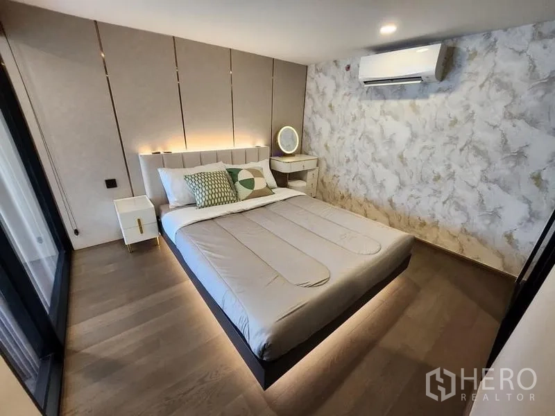 公寓 出租 - 主卧配设计感床头、氛围灯和空调