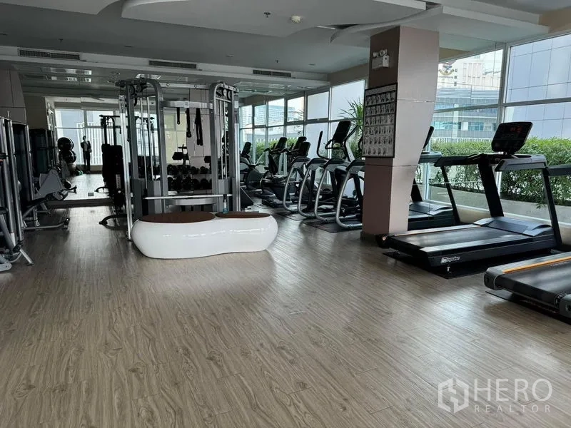 คอนโด ขายในRatchathewi, Bangkok - ฟิตเนสครบครันด้วยเครื่องคาร์ดิโอและเวทเทรนนิ่ง