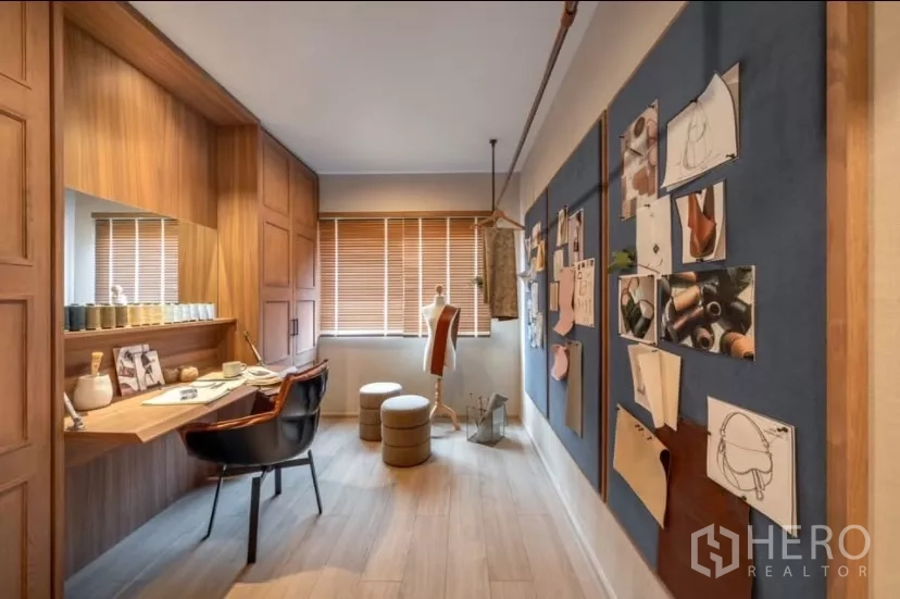 Townhouse for rent in Bang Phli, Samut Prakan - Multipurpose workroom with built‑in desk, wood cabinetry and mood board wall.