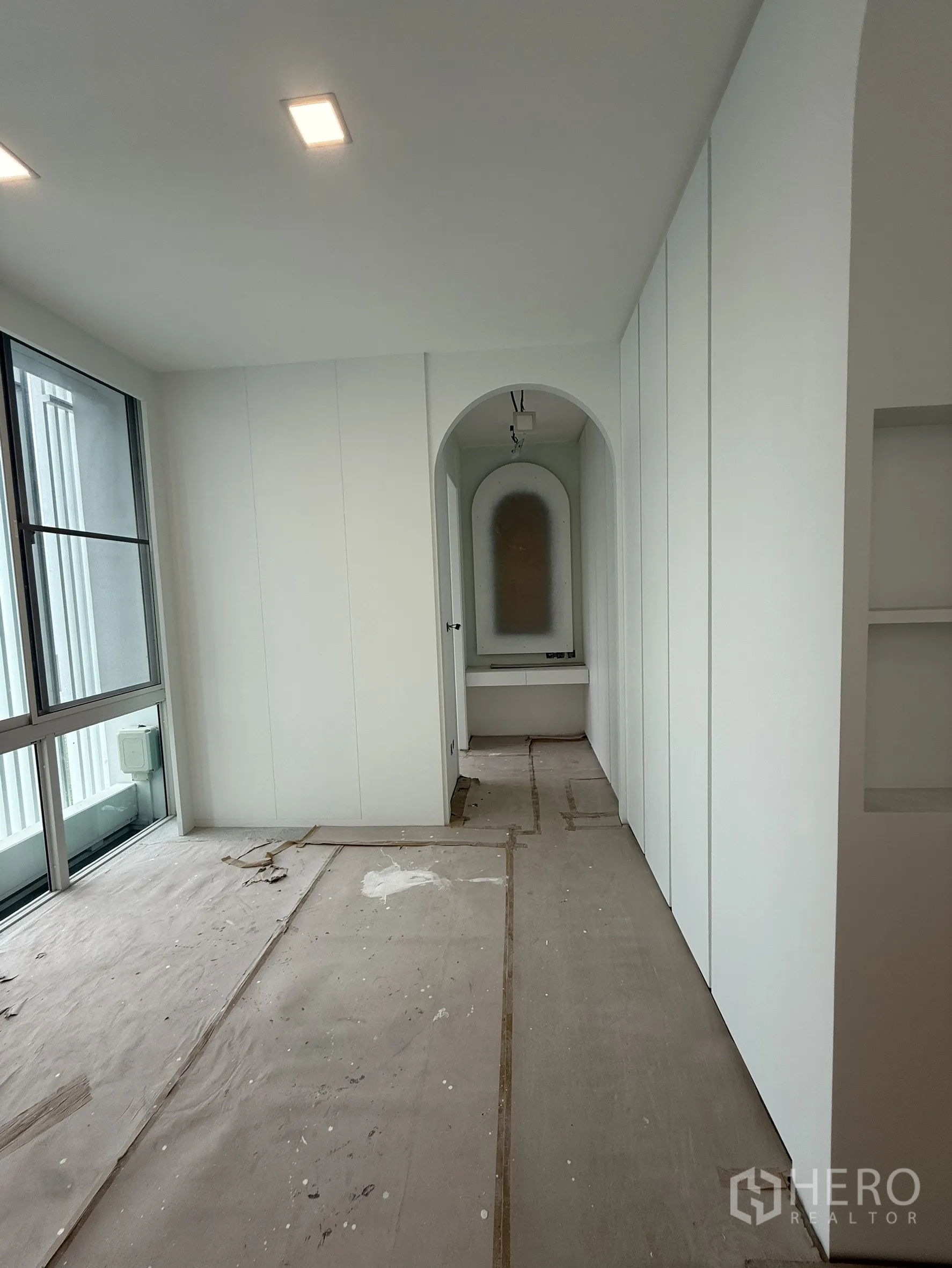 Detached House for sale in Bang Phli, Samut Prakan - Hallway with large windows and curved doorway detail.