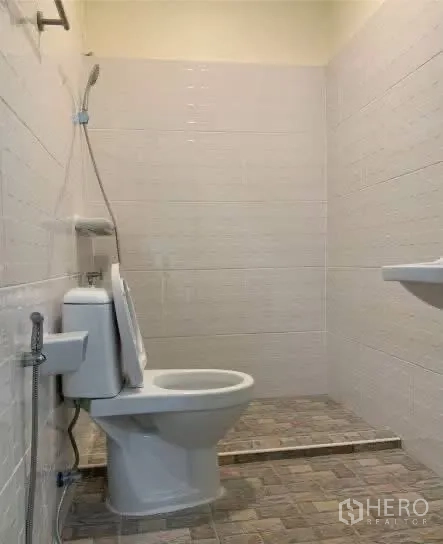 Home Office for rent in Sathon, Bangkok - Tiled bathroom with shower and toilet.