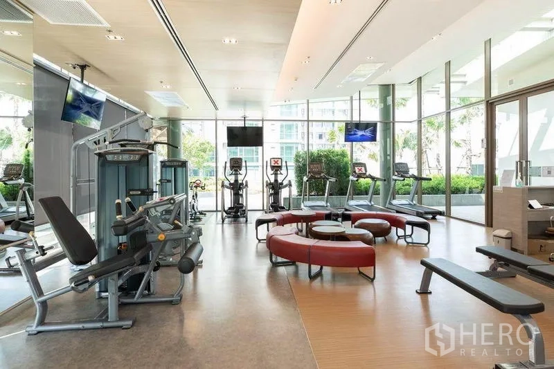 คอนโด ให้เช่าหรือขายในWatthana, Bangkok - ฟิตเนสพร้อมเครื่องคาดิโอและเวต มีกระจกบานใหญ่รอบด้าน
