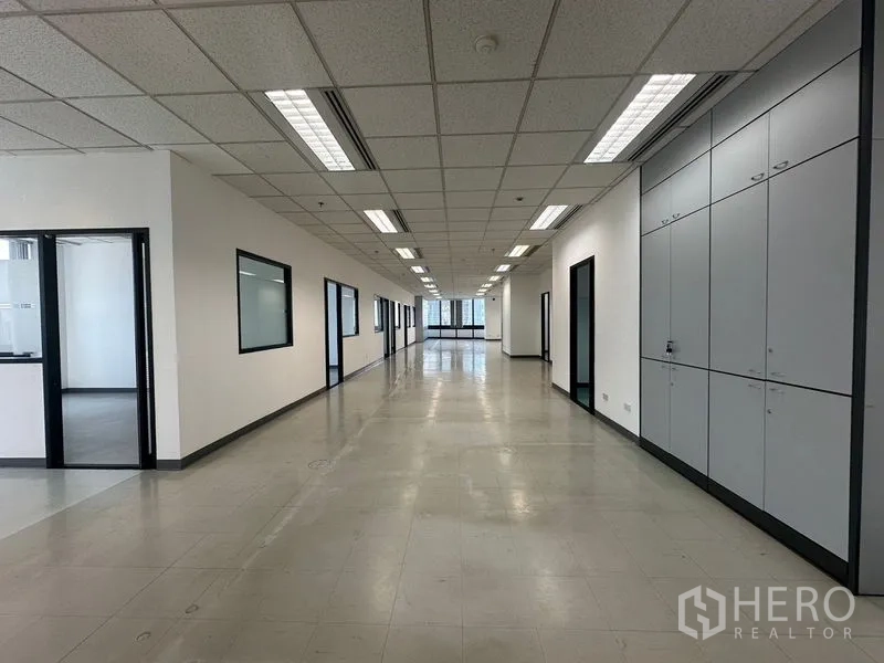 Office Space for rent in Khlong Toei, Bangkok - Wide central corridor and workspace with windows and multiple doorways.