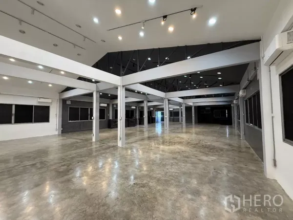 Office Space for rent in Wang Thonglang, Bangkok - Spacious open-plan office with polished concrete floor, white steel beams and a 4.6‑meter high ceiling with spotlights.