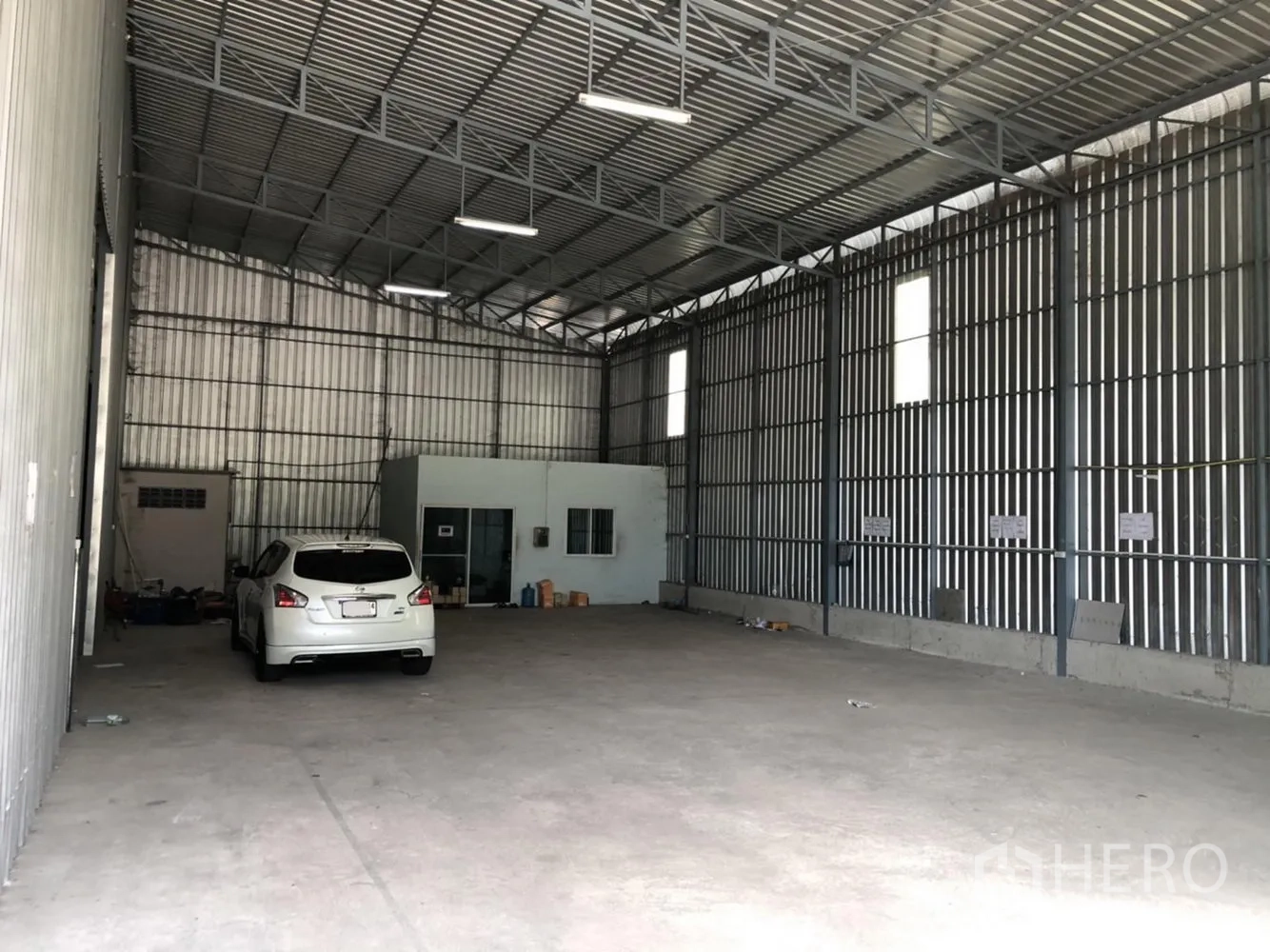 คลังสินค้า ให้เช่าในBang Kruai, Nonthaburi - ภายในโกดังโล่ง เพดานสูงโครงเหล็ก พื้นคอนกรีต