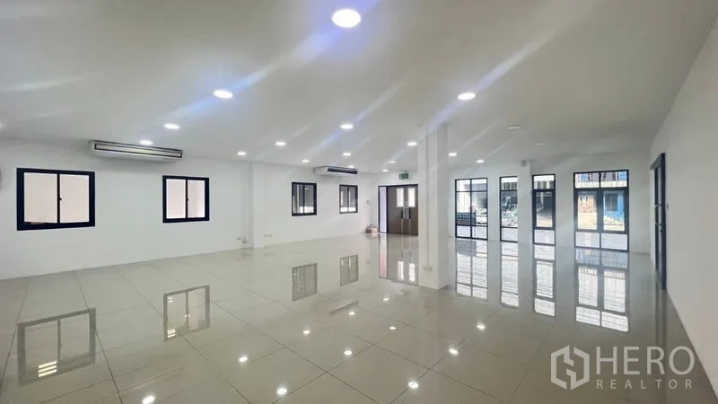 Warehouse for rent in Bang Phli, Samut Prakan - Office level with floor-to-ceiling glass doors, windows and air-conditioning units.