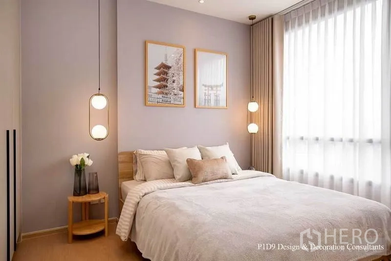 Condominium for rent in Watthana, Bangkok - Stylish bedroom with framed artwork above the bed, twin globe pendants and floor‑to‑ceiling window.