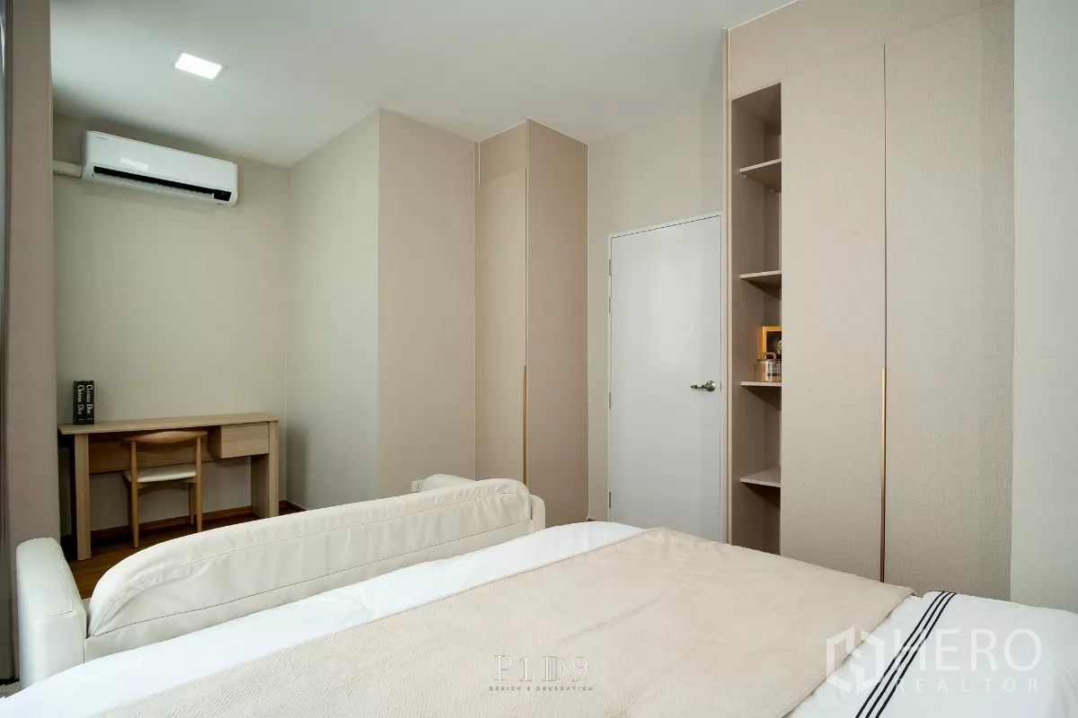 Townhouse for rent in Bang Phli, Samut Prakan - Master suite view to desk area with air conditioner and wood flooring