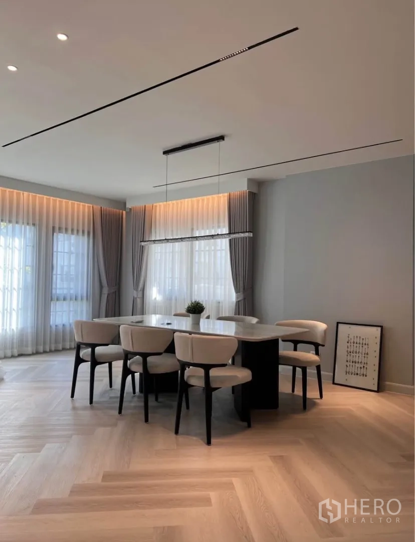 Property Image #15 for property HRE00356