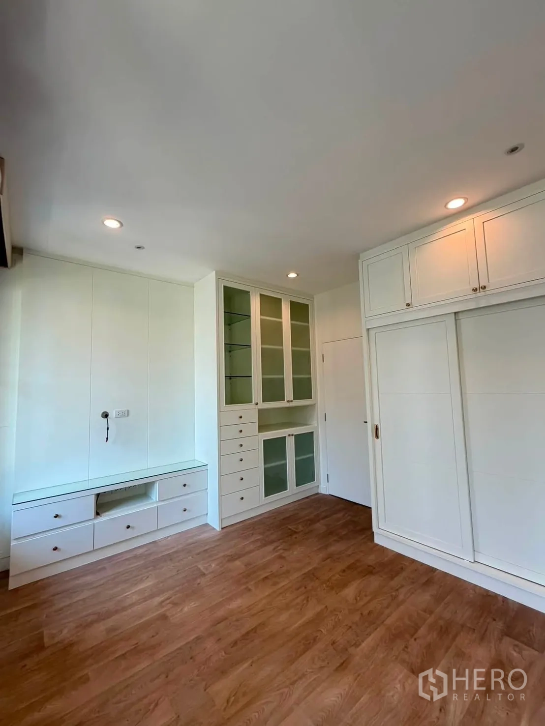 Detached House for rent or sale in Prawet, Bangkok - Bedroom with built-in wardrobes, drawers, and wood flooring.