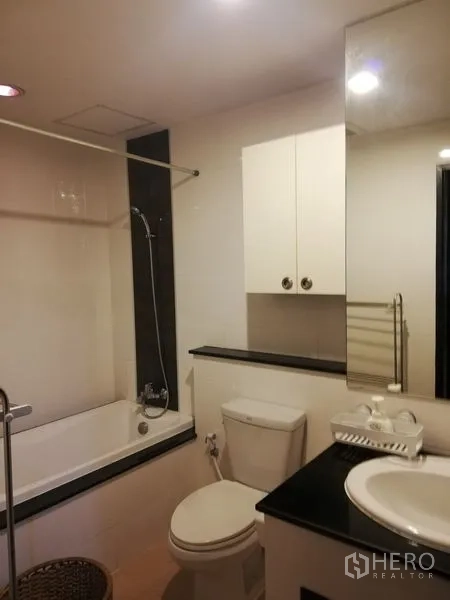 Condominium for rent in Watthana, Bangkok - Second bathroom featuring a bathtub with shower, toilet and vanity.
