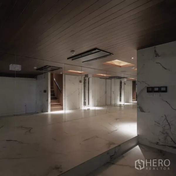 Office Space for rent in Bang Rak, Bangkok - Multipurpose basement room with marble floors and a mirrored wall