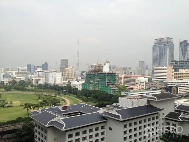 คอนโด ให้เช่าในPathum Wan, Bangkok - วิวเมืองชั้นสูง มองเห็นราชกรีฑาสโมสรและเส้นขอบฟ้า