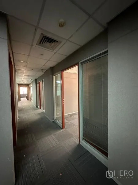 Office Space for rent in Watthana, Bangkok - Corridor with glass-fronted rooms and carpet tiles