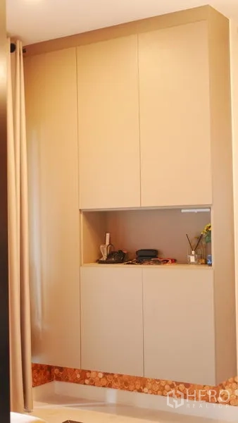 Detached House for rent or sale in Bang Bo, Samut Prakan - Built-in floor-to-ceiling storage cabinets in neutral tones.
