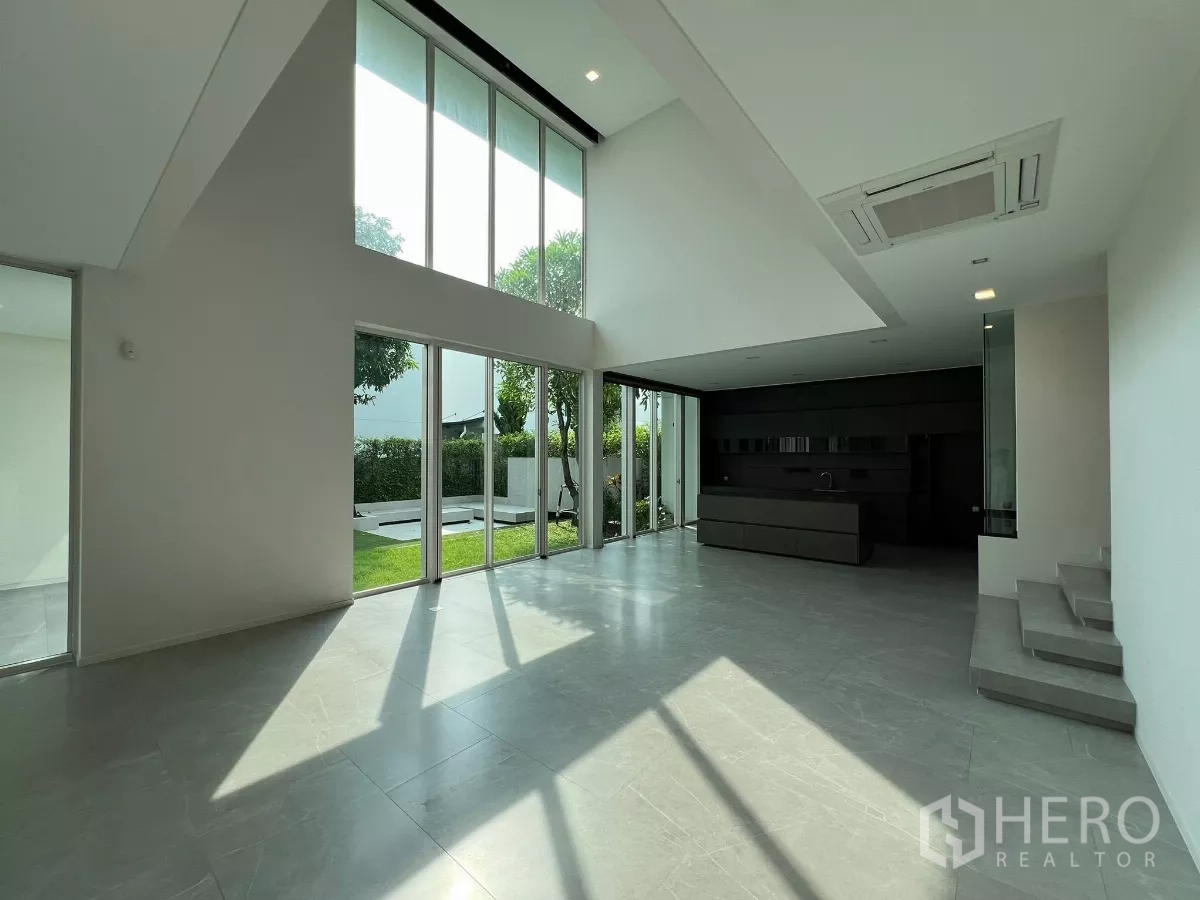 Detached House for sale in Bang Phli, Samut Prakan - Double-height living room with floor-to-ceiling windows facing the garden