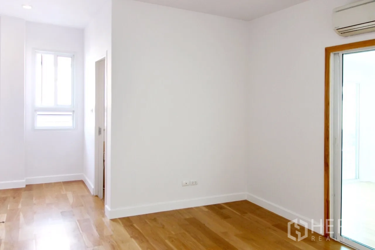 Property Image #6 for property HRE01207
