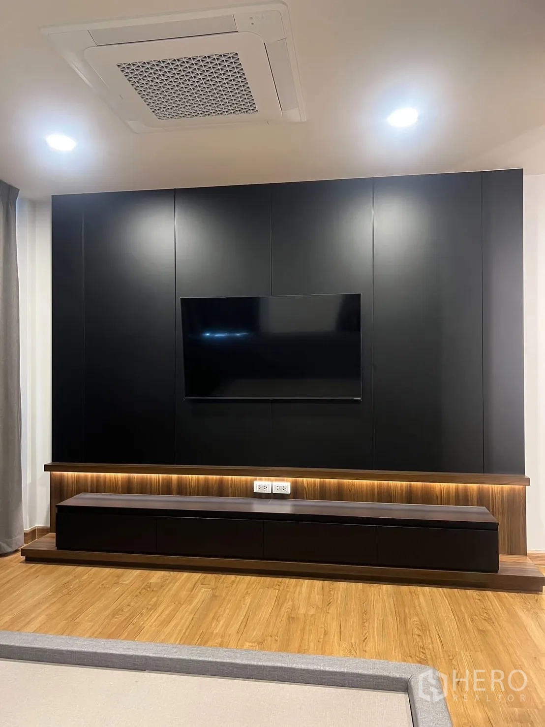 Detached House for rent in Bang Phli, Samut Prakan - Feature TV wall with black paneling, floating console and ambient lighting.