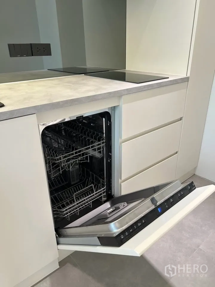 Townhouse for rent in Prawet, Bangkok - Integrated dishwasher drawer beneath countertop.