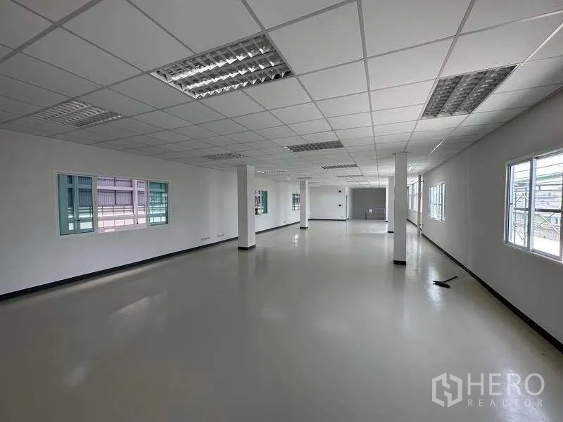 Factory for rent in Khlong Luang, Pathum Thani - Another office view featuring tiled ceiling, fluorescent lighting and multiple windows.