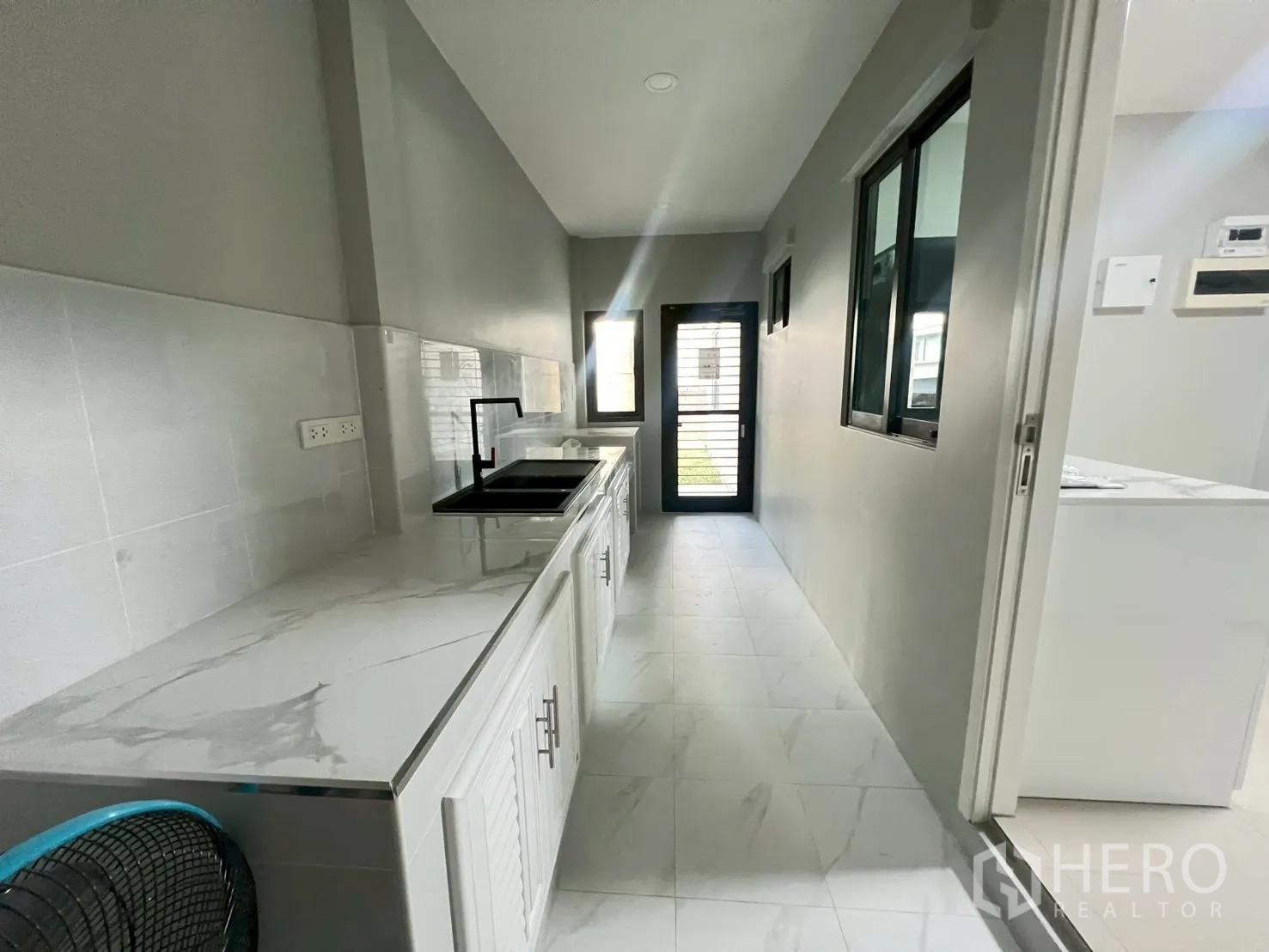 Property Image #16 for property HRE00076