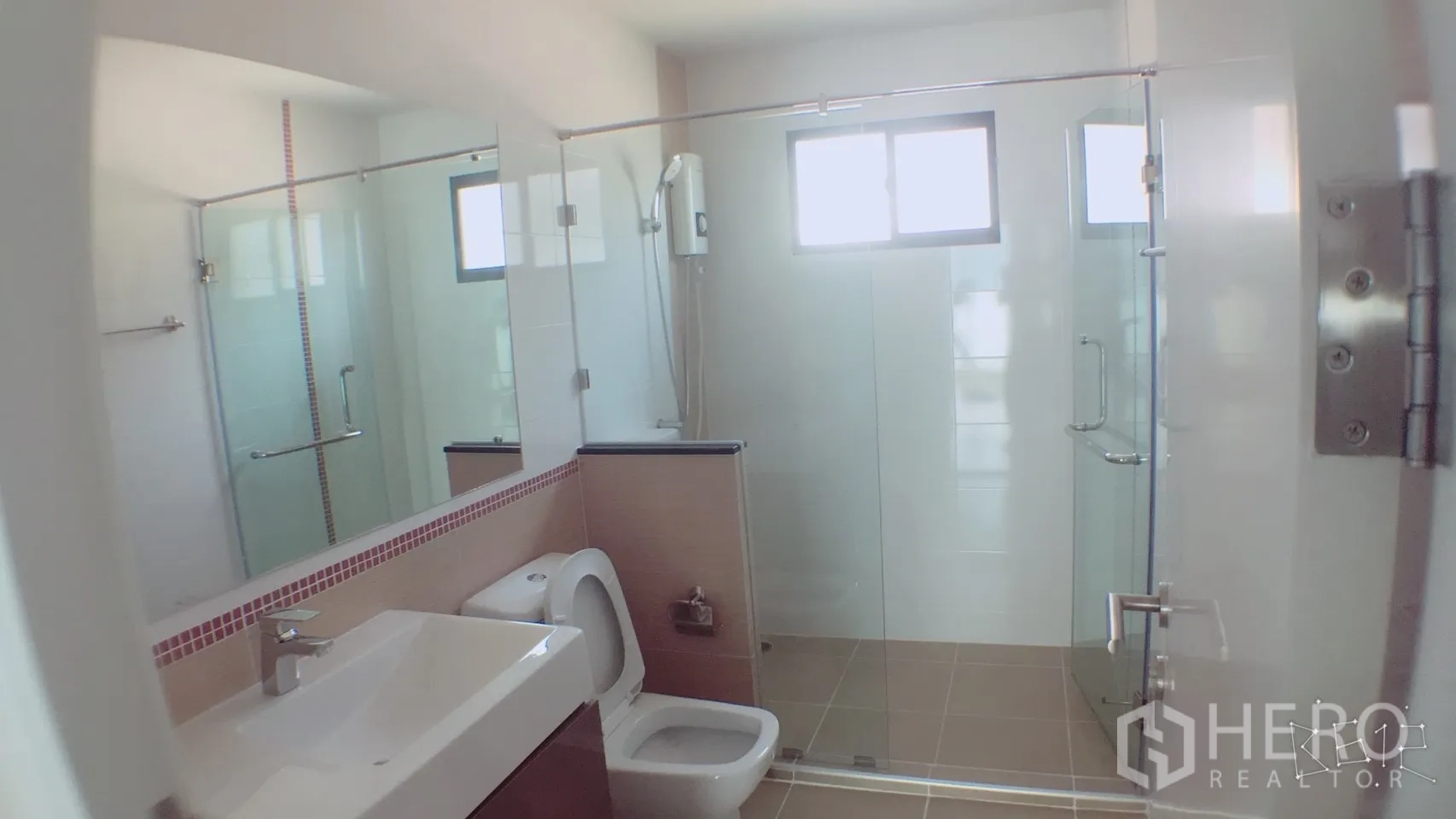 Detached House for rent in Suan Luang, Bangkok - Bright bathroom featuring a glass-enclosed shower, wide vanity sink, and toilet.