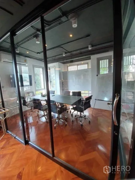 Office Space for rent in Khlong Toei, Bangkok - Glass-enclosed meeting room with conference table, office chairs and whiteboards.