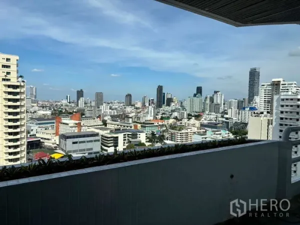 คอนโด ให้เช่าในWatthana, Bangkok - วิวสกายไลน์กรุงเทพฯ จากระเบียงชั้นสูง