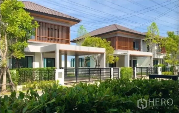 Detached House for sale in Bang Phli, Samut Prakan - Modern two-storey detached houses with carports and fenced front yards in Bang Phli estate
