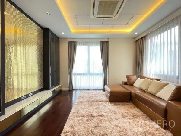 Detached House for rent in Bang Sue, Bangkok - Bright lounge with cove lighting, leather sectional and large windows.